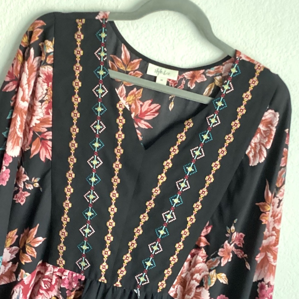 \Style & Co\ NWT Floral Embroidered Blouse - Picture 3 of 16